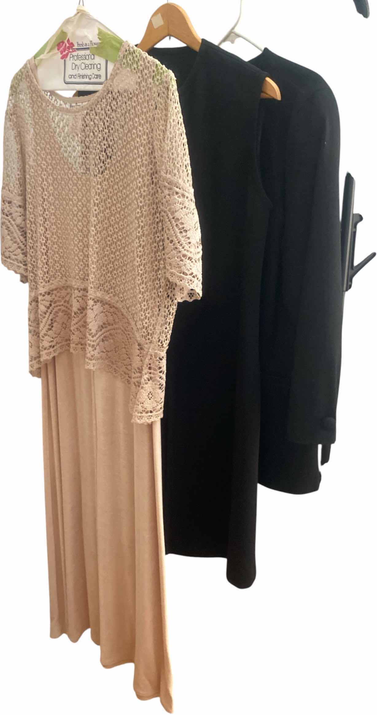 Photo 1 of 3-WOMEN’S CLOTHING DRESS, LONG VEST & JACKET ESTIMATED SIZE 6