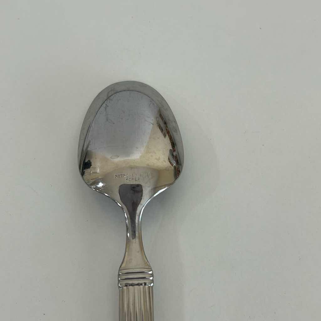 Photo 1 of ESPIRIT PATTERN BY RETRONEU FLATWARE SERVICE OF 8