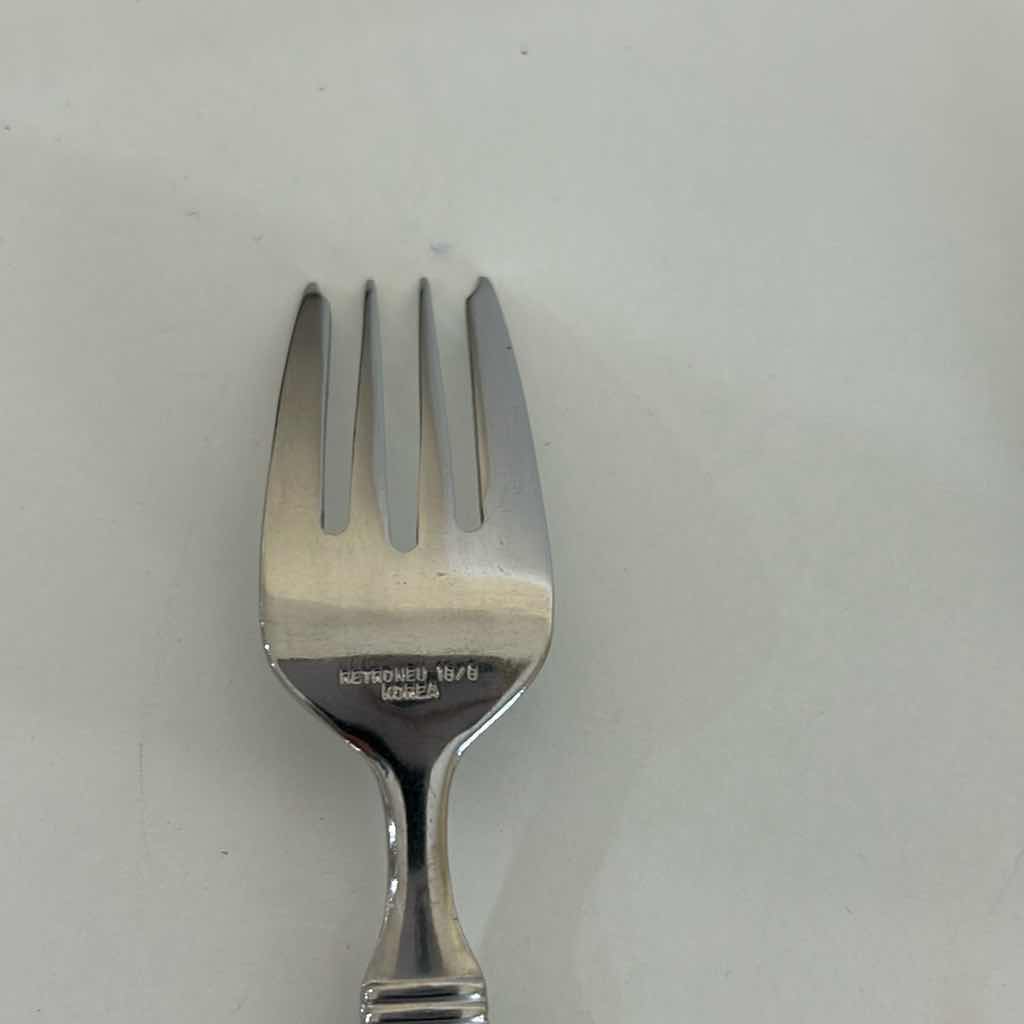 Photo 1 of ESPIRIT PATTERN BY RETRONEU FLATWARE SERVICE OF 8