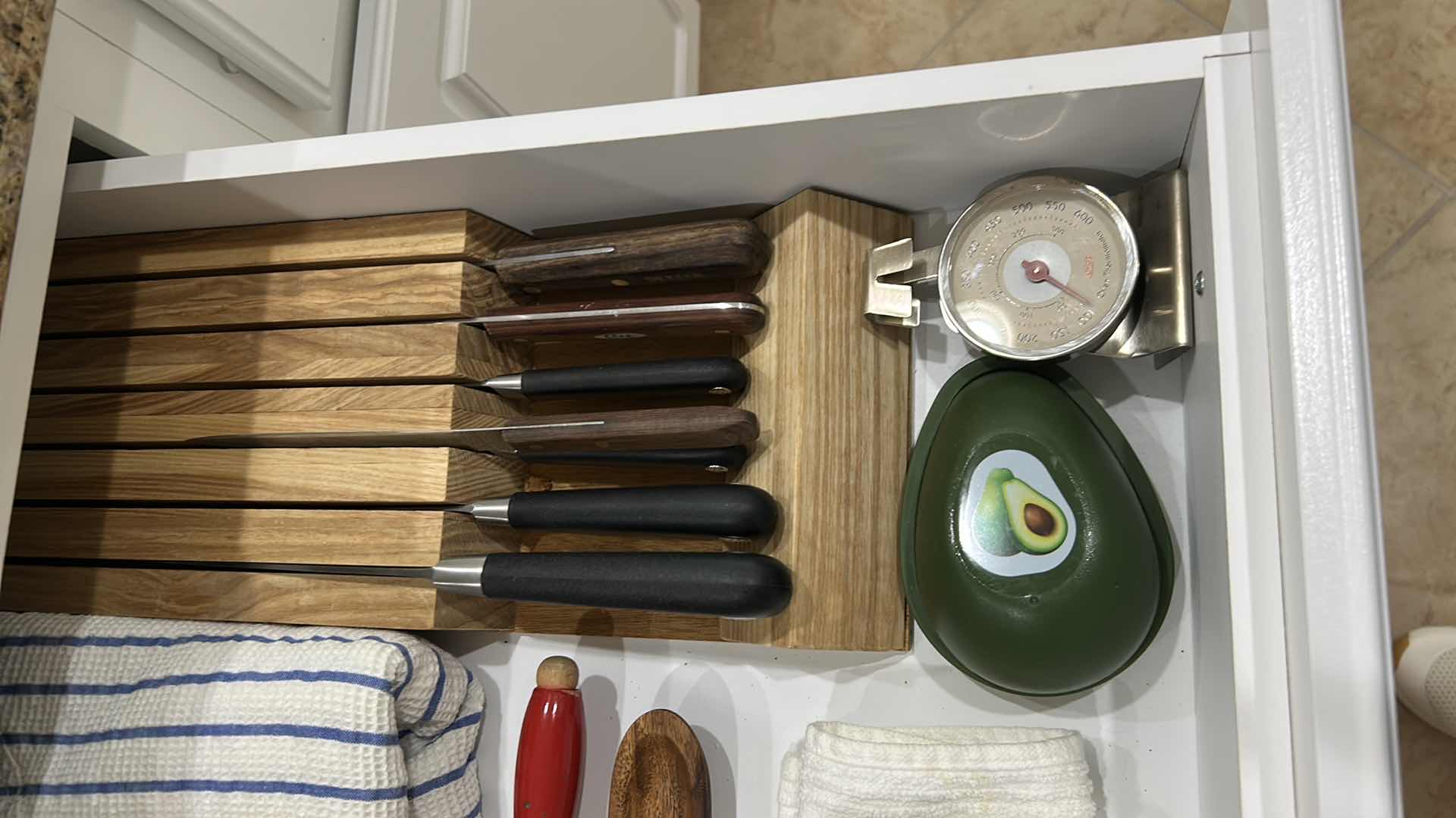 Photo 1 of CONTENTS OF KITCHEN DRAWER- KITCHEN TOWELS, KNIVES SET