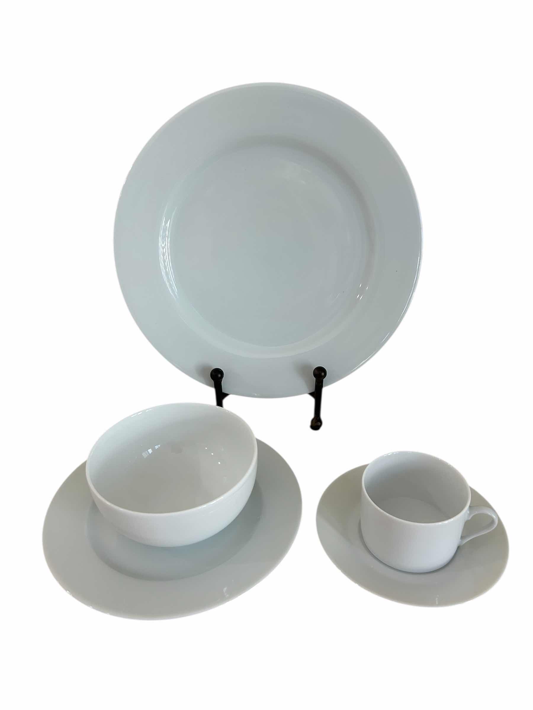 Photo 1 of PORCELAIN APILCO 5 PC DINNERWARE