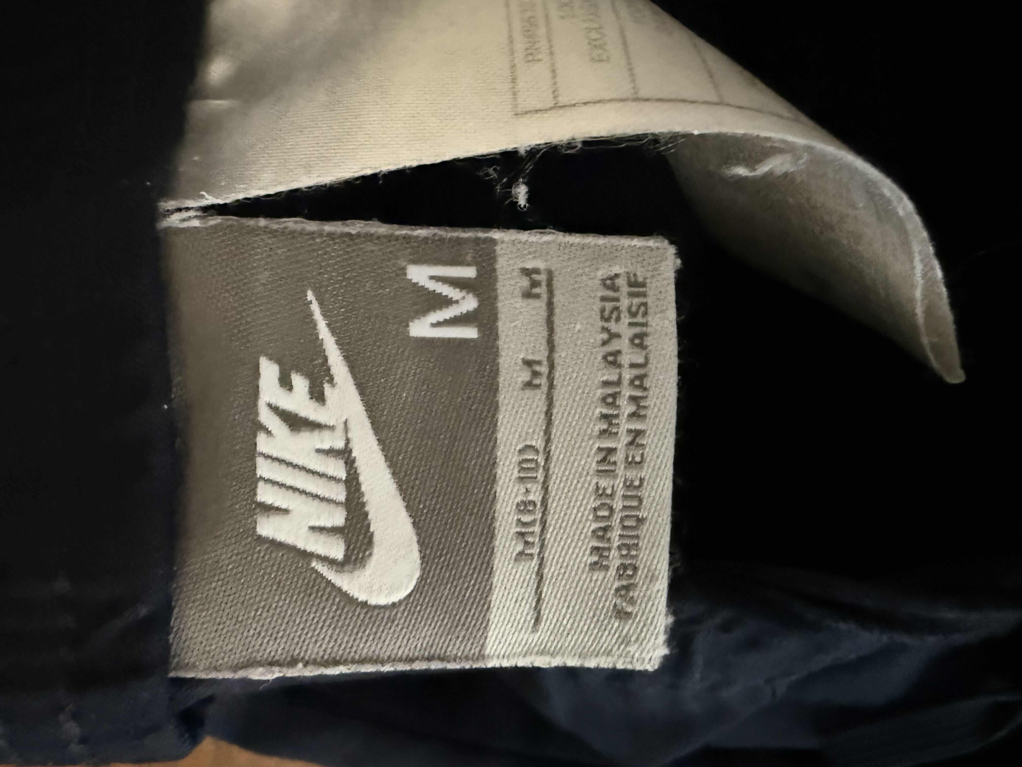 Photo 1 of NIKE TRACKSUIT NAVY BLUE W WHITE STRIPES (SIZE M)