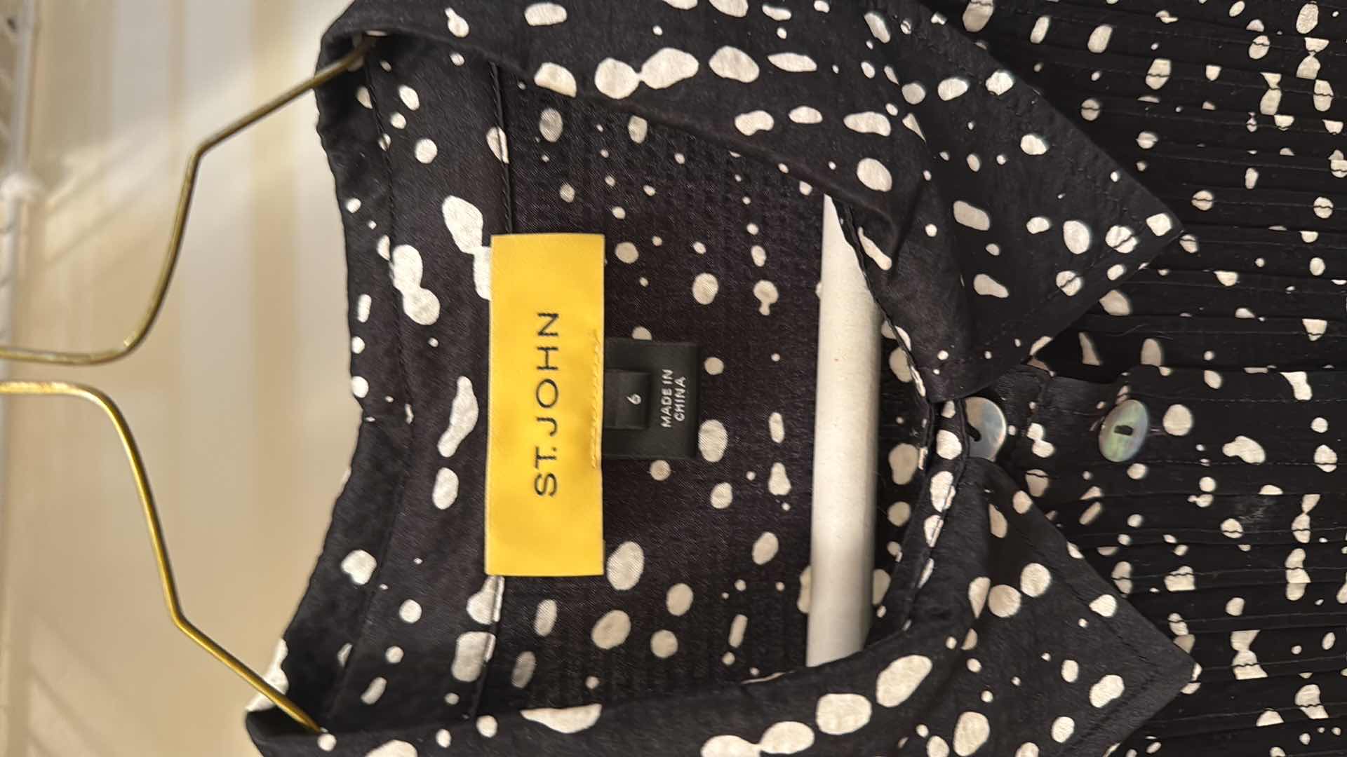 Photo 1 of ST JOHN DESIGNER BLACK & WHITE BLOUSE (6)