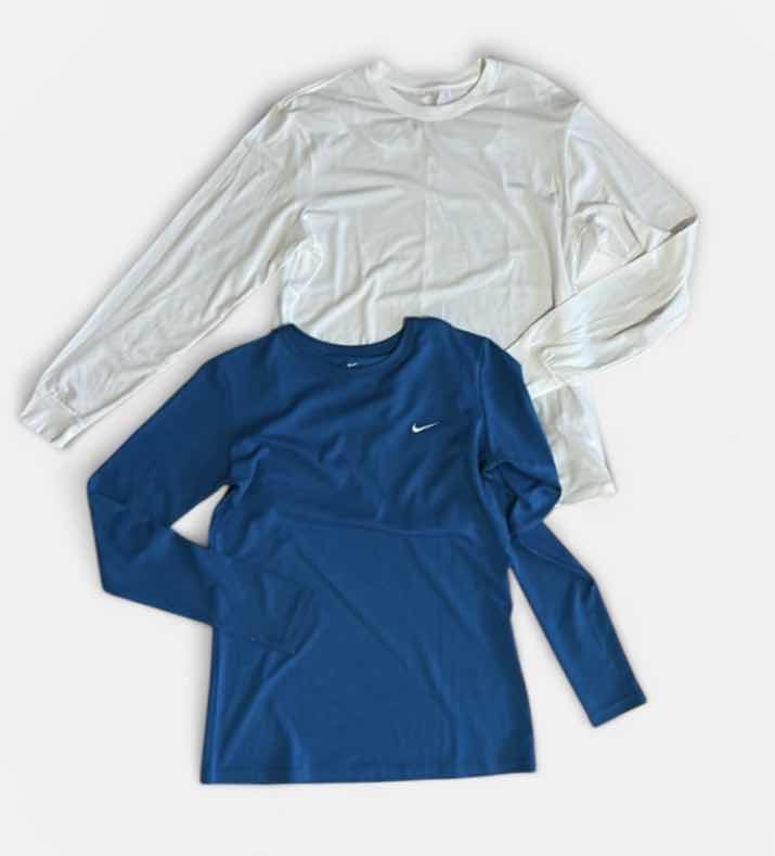 Photo 1 of 2 LONG SLEEVE NIKE TOPS