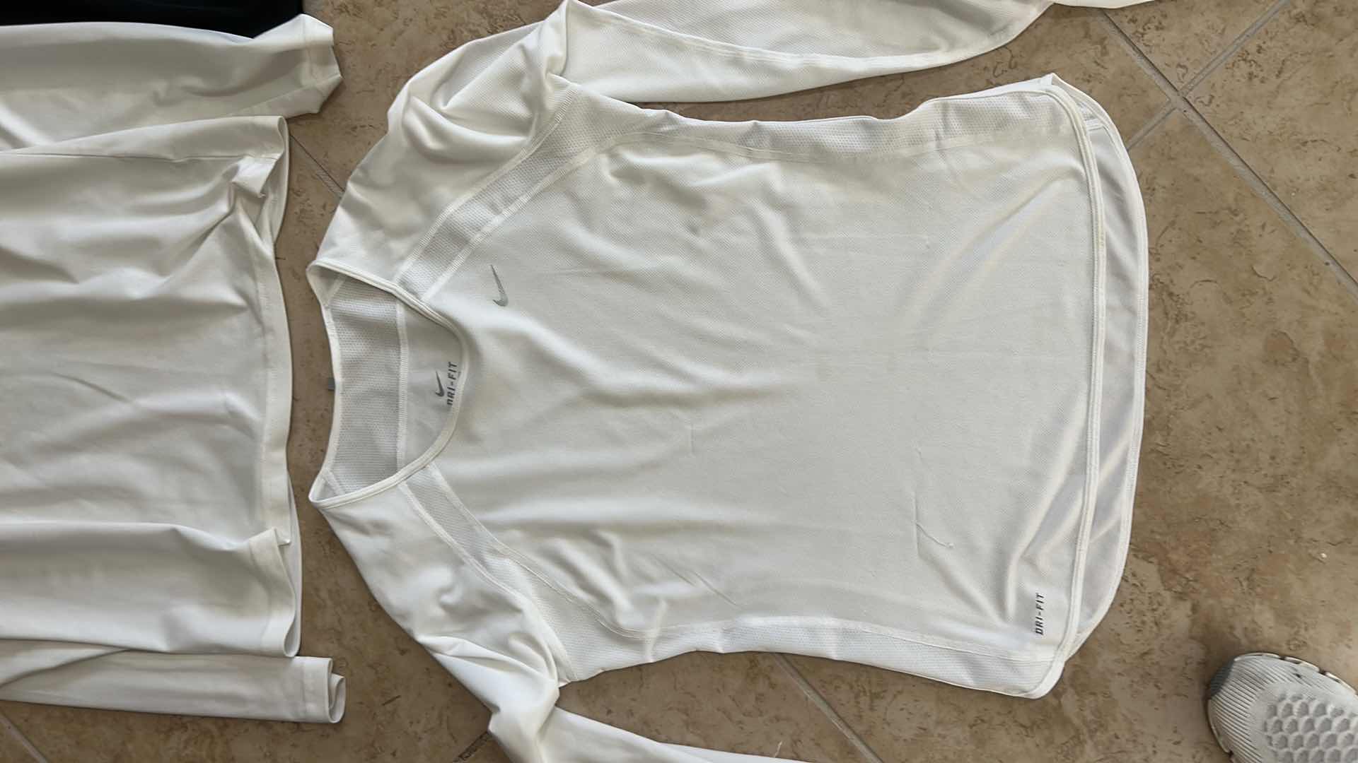 Photo 1 of 7 LONG SLEEVE NIKE TOPS SIZE S/M