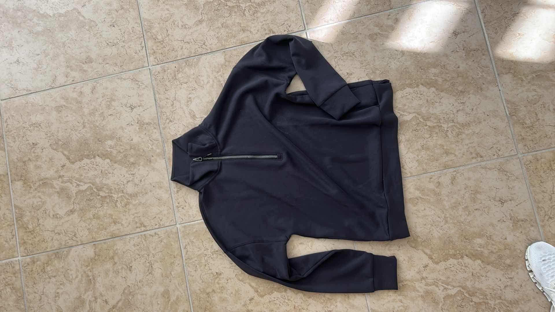 Photo 1 of MAKERSMARK CHARCOAL GRAY QUARTER ZIP LONG SLEEVE PULLOVER AND SWEATPANTS SIZE S/M