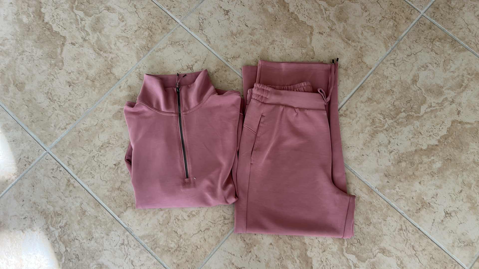 Photo 1 of MAKERSMARK DEEP ROSE QUARTER ZIP LONG SLEEVE PULLOVER AND SWEATPANTS SIZE S/M