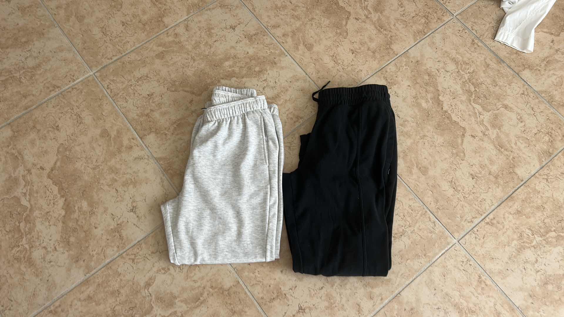 Photo 1 of 2 PAIRS SWEATPANTS DSG & MONDETTA SIZE M/L