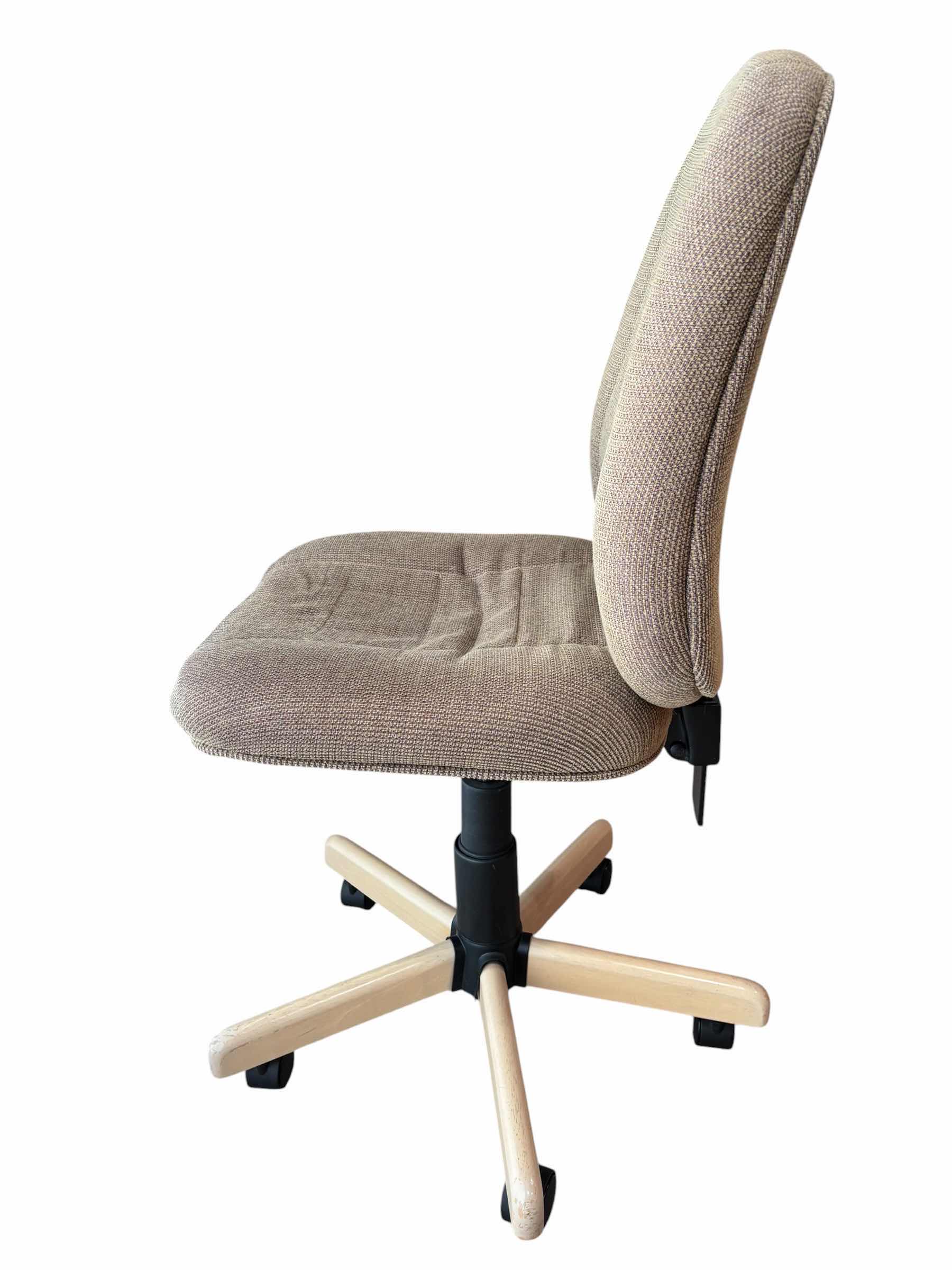 Photo 1 of OFFICE DESK CHAIR