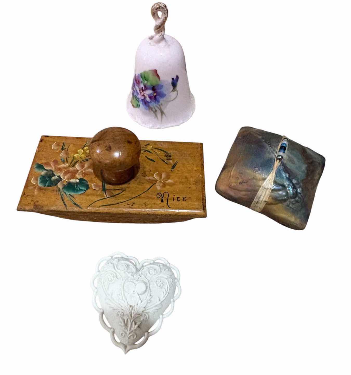 Photo 1 of (6)PCS VINTAGE COLLECTIBLES INCLUDING AGATE CRESCENT PENDANTS, WOODEN RINGS, PORCELAIN BELL $104