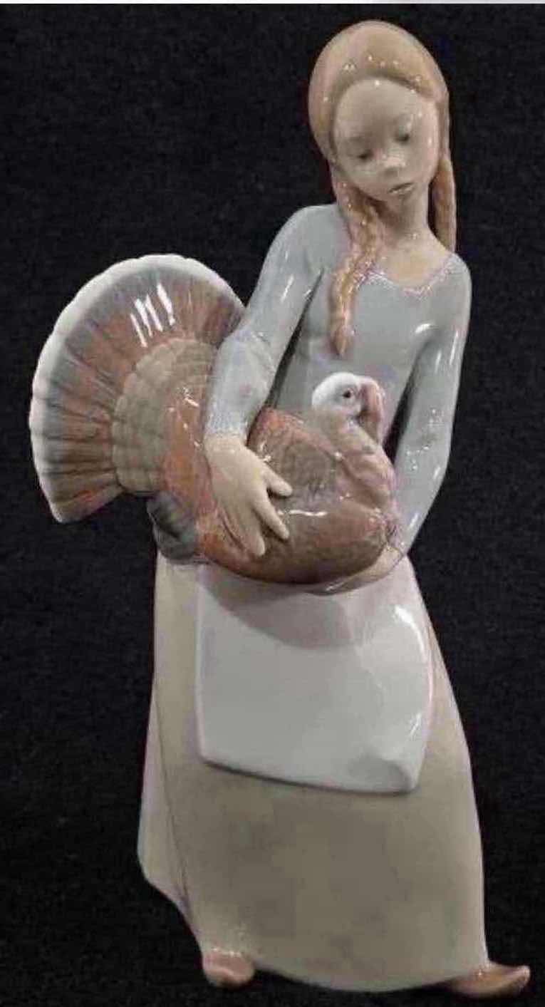 Photo 1 of LLADRO PORCELAIN FIGURE " GIRL WITH TURKEY H 11" $150