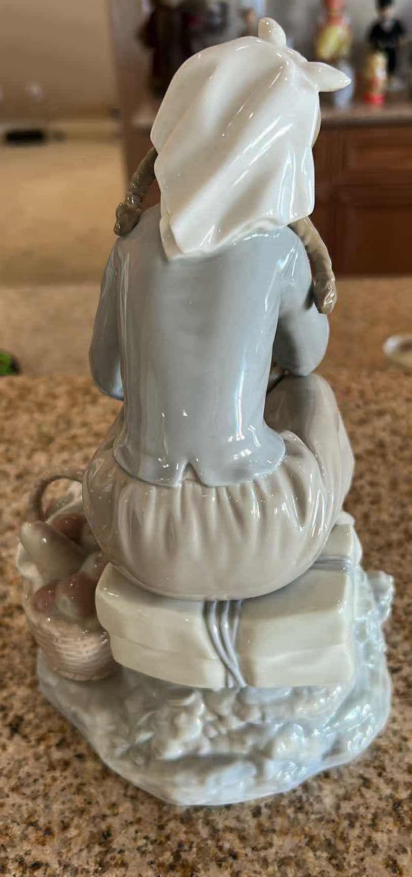 Photo 1 of LLADRO   #1211 " GIRL WITH DOLL" PORCELAIN FIGURE H  9"