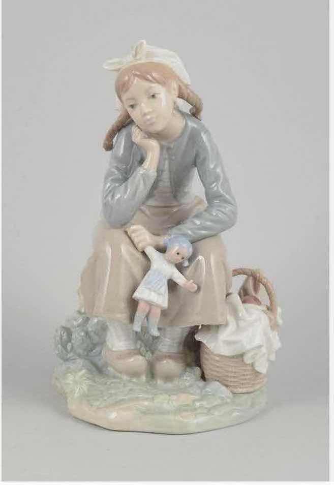 Photo 1 of LLADRO   #1211 " GIRL WITH DOLL" PORCELAIN FIGURE H  9"