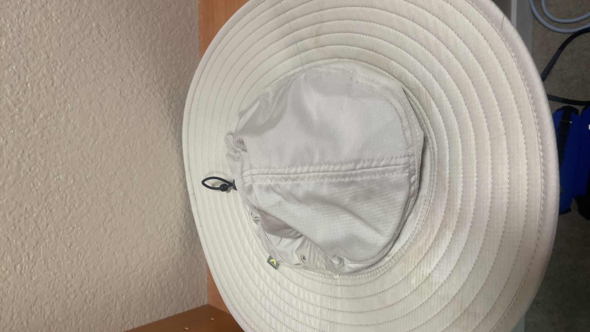 Photo 1 of WOMEN’S SUN HATS (6)