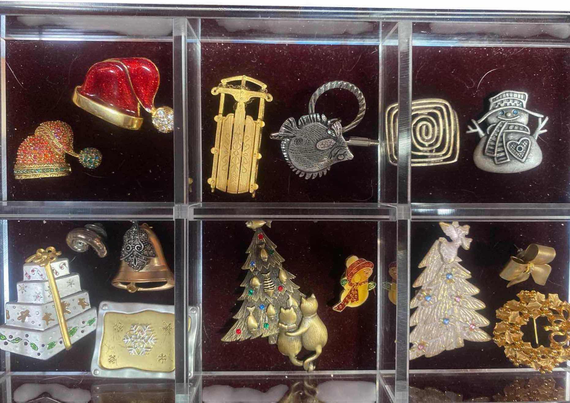 Photo 1 of FASHION JEWELRY BROOCHES (15)