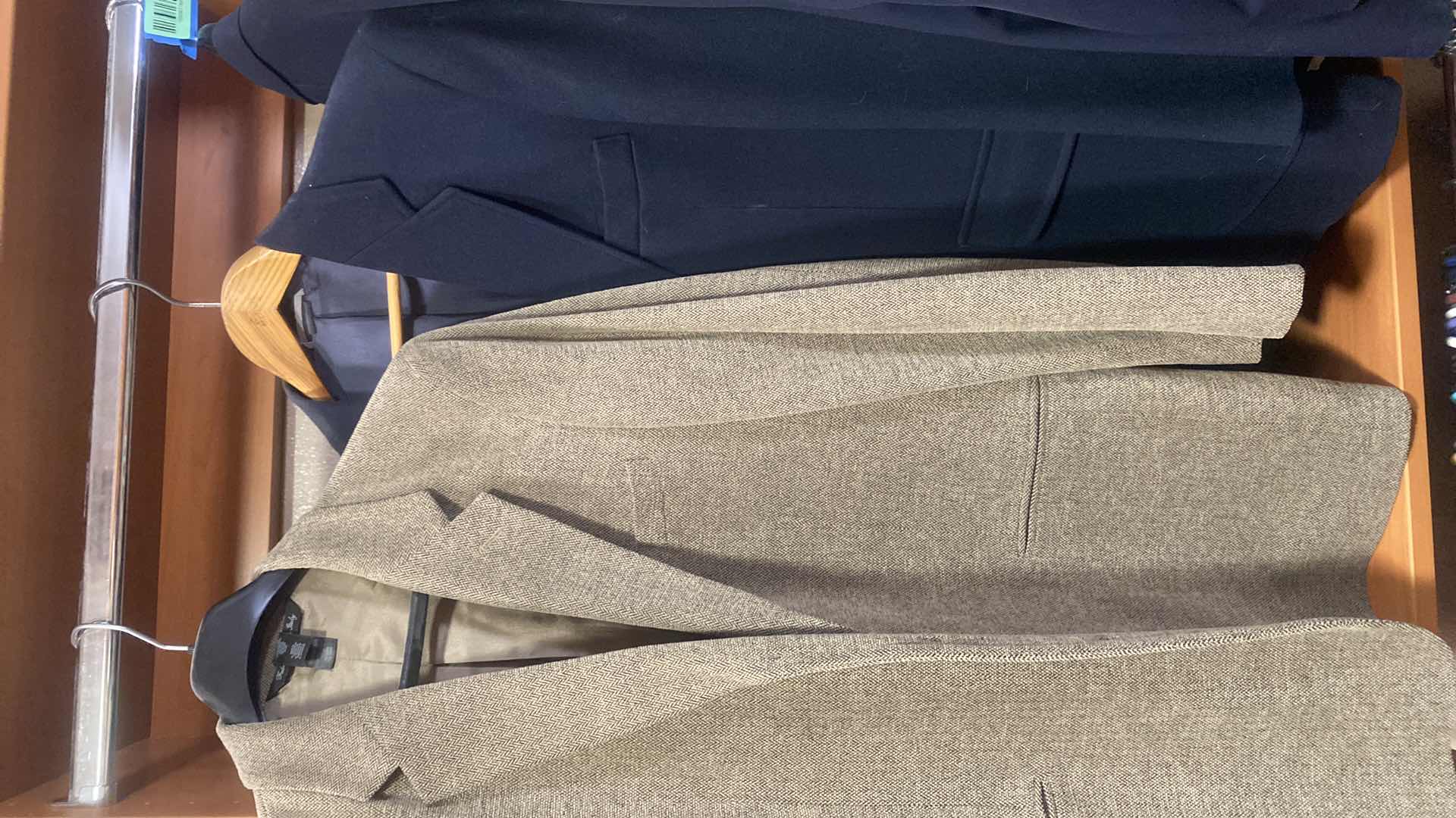 Photo 1 of MEN’S JACKETS ESTIMATED SIZE 42 LONG (2)