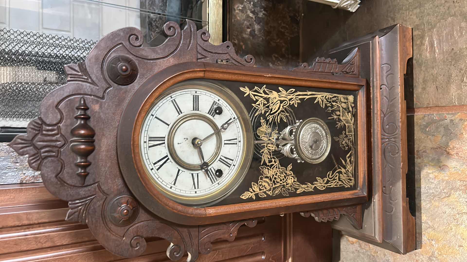 Photo 1 of VICTORIAN ERA PARLOR CLOCK  H22"