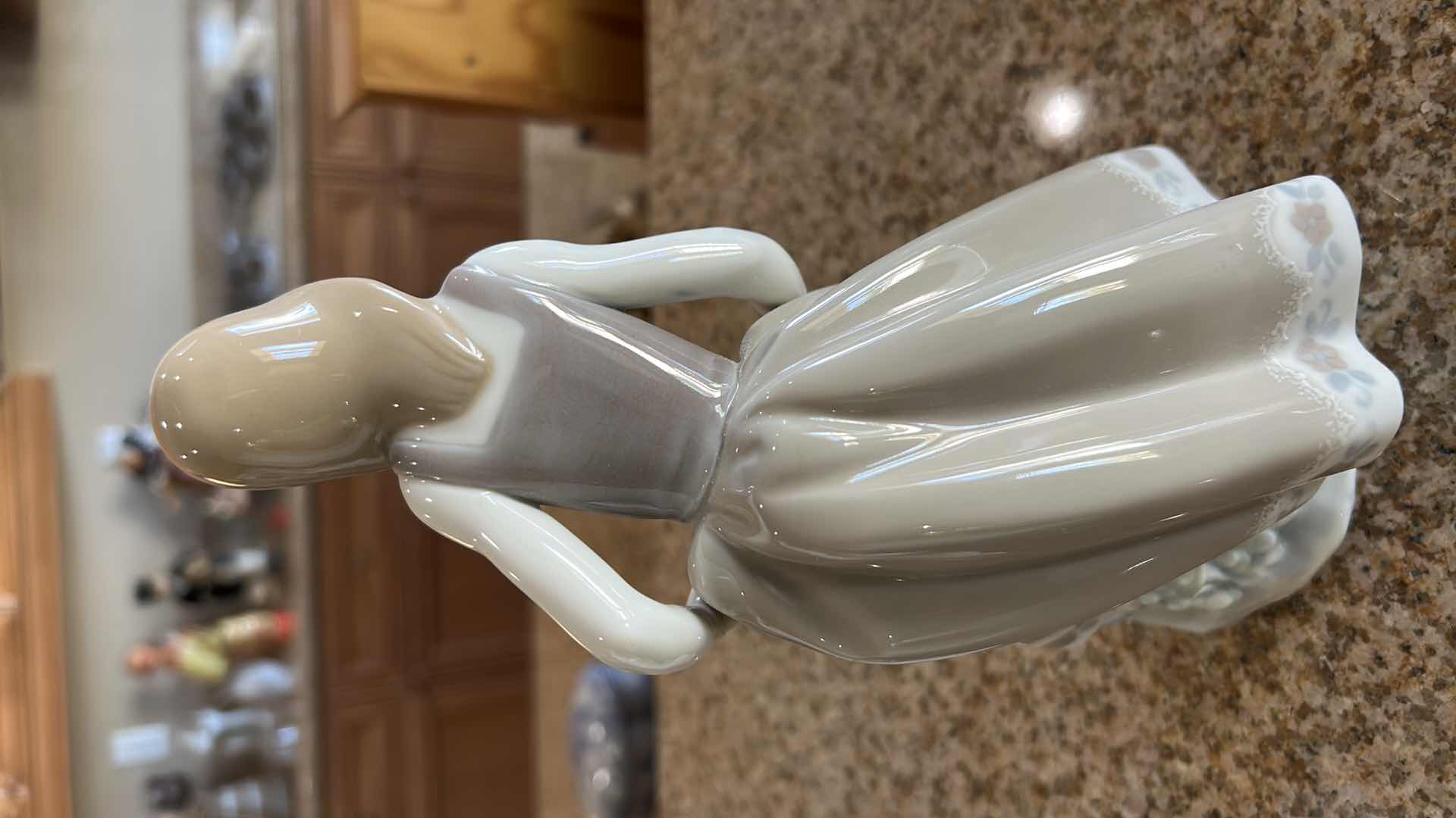 Photo 1 of LLADRO PORCELAIN FIGURE " LITTLE GIRL WITH CAT" H 9"