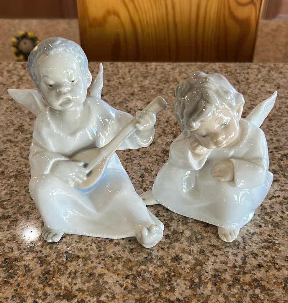 Photo 1 of LLADRO PORCELAIN FIGURE "LITTLE ANGELS IN WHITE " H 5"