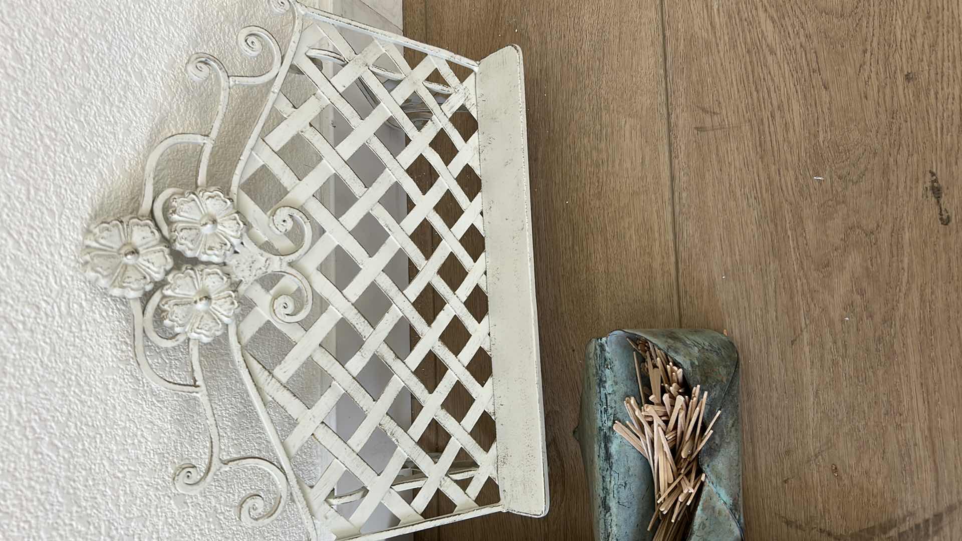 Photo 1 of TRAY OF RUST ART & METAL BOOK HOLDER