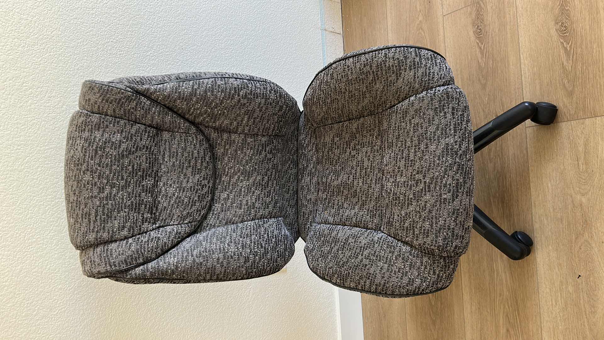 Photo 1 of OFFICE CHAIR