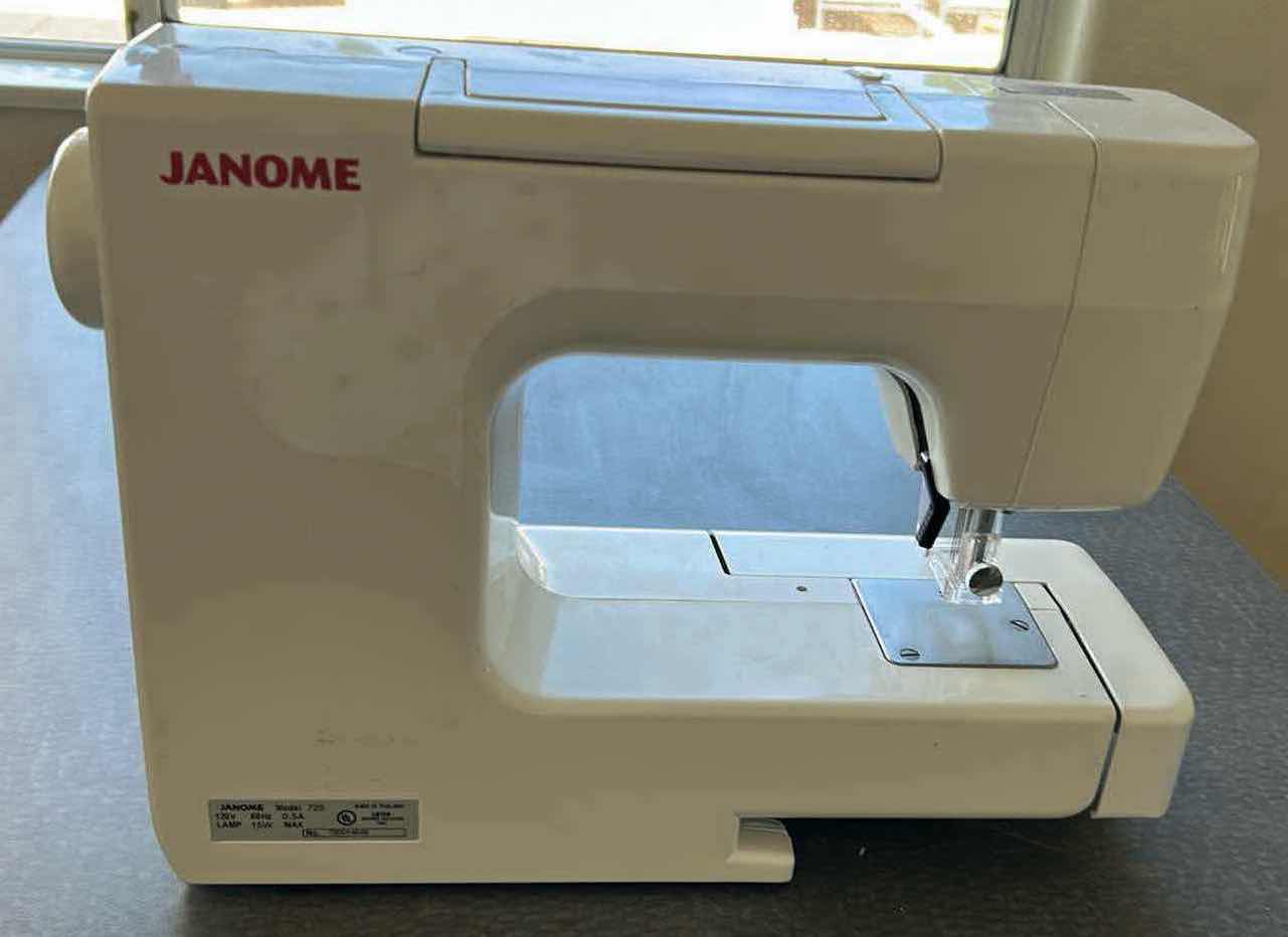 Photo 1 of JANOME SEWING MACHINE