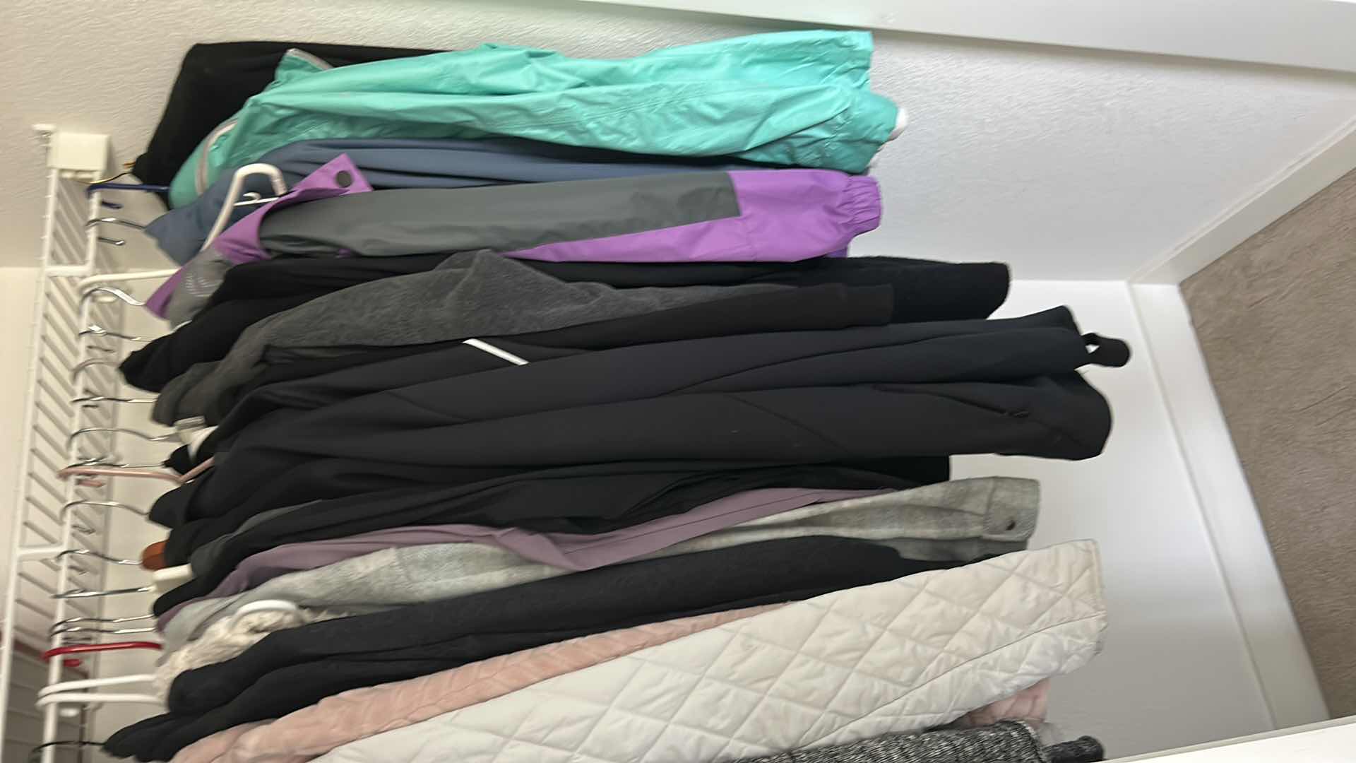 Photo 1 of 25-JACKETS SWEATERS SIZE LARGE