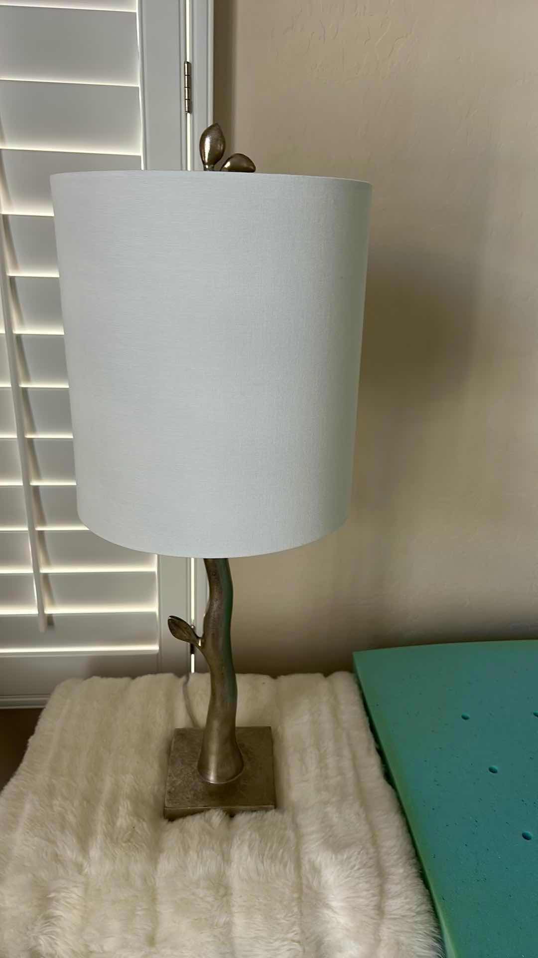 Photo 1 of MODERN NATURE-INSPIRED METAL TABLE LAMP WITH BRANCH AND LEAF DESIGN, FEATURING A WHITE DRUM SHADE H29”