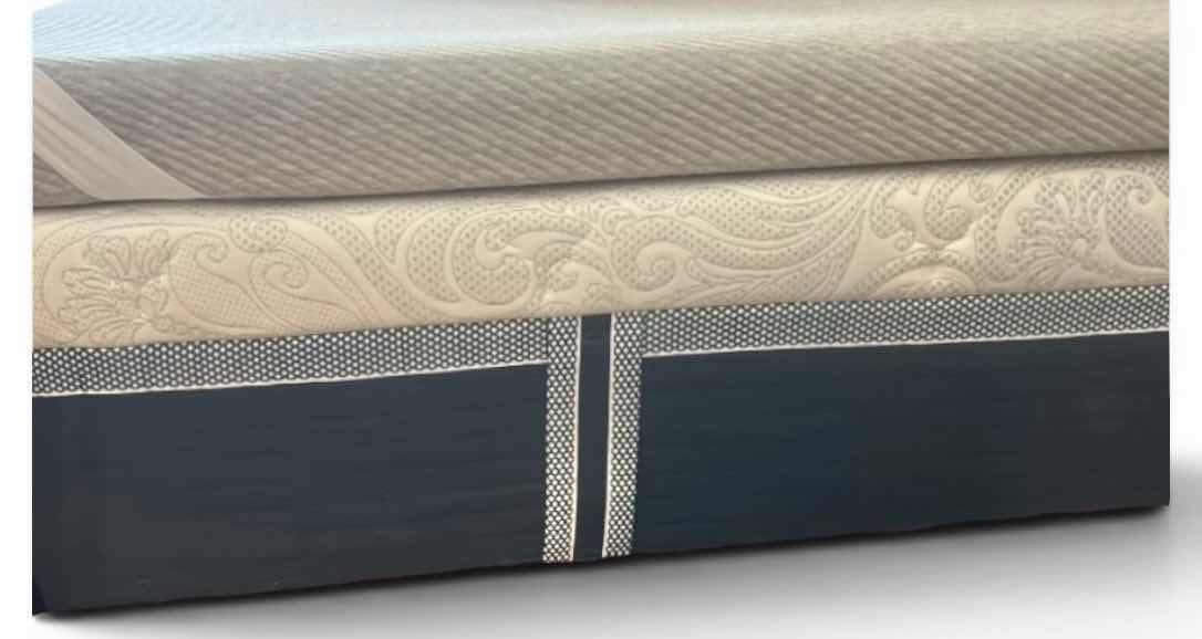 Photo 1 of SEALY PAISLEY FOAM QUEEN MATTRESS W TOPPER