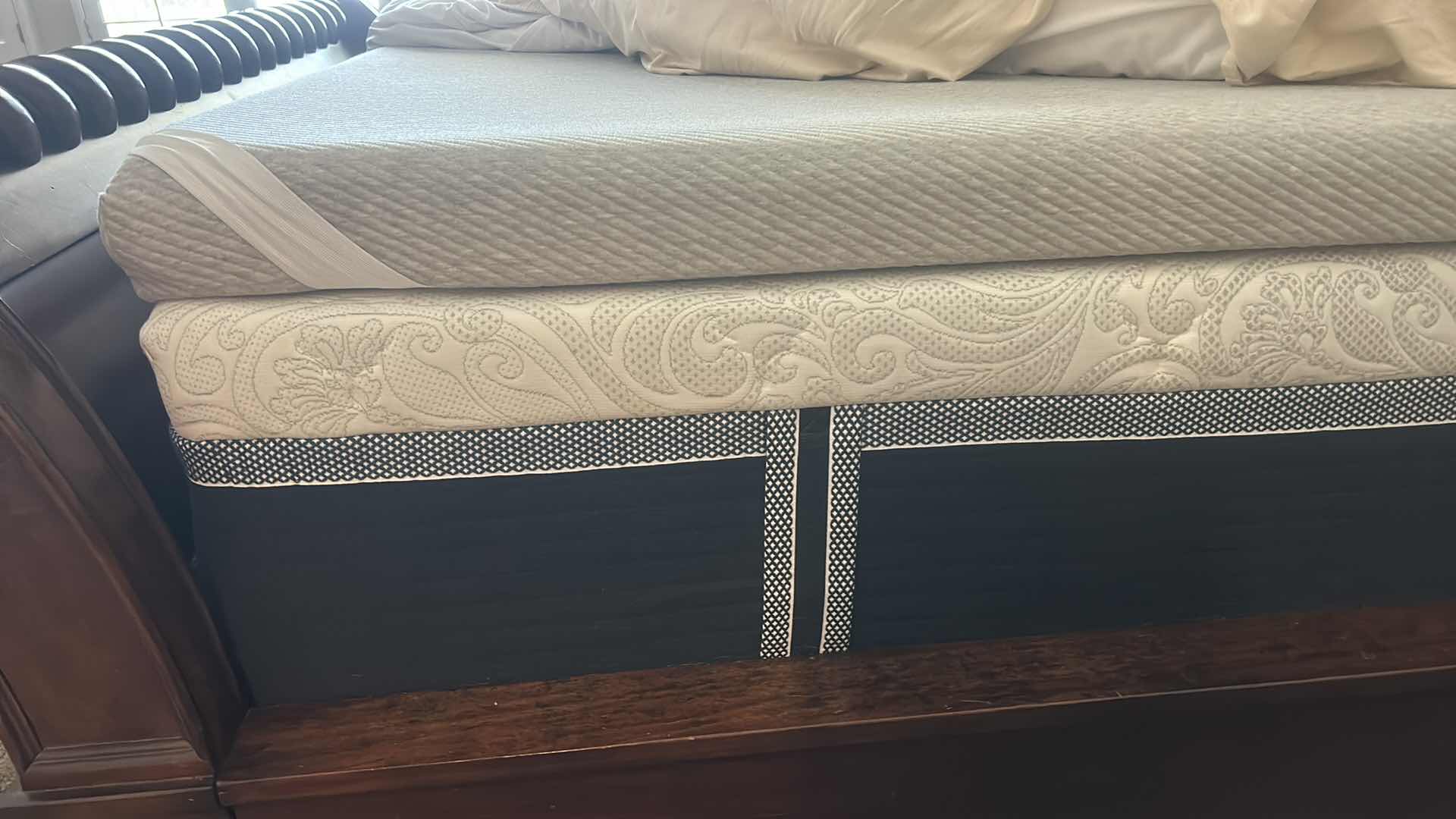 Photo 1 of SEALY PAISLEY FOAM QUEEN MATTRESS W TOPPER