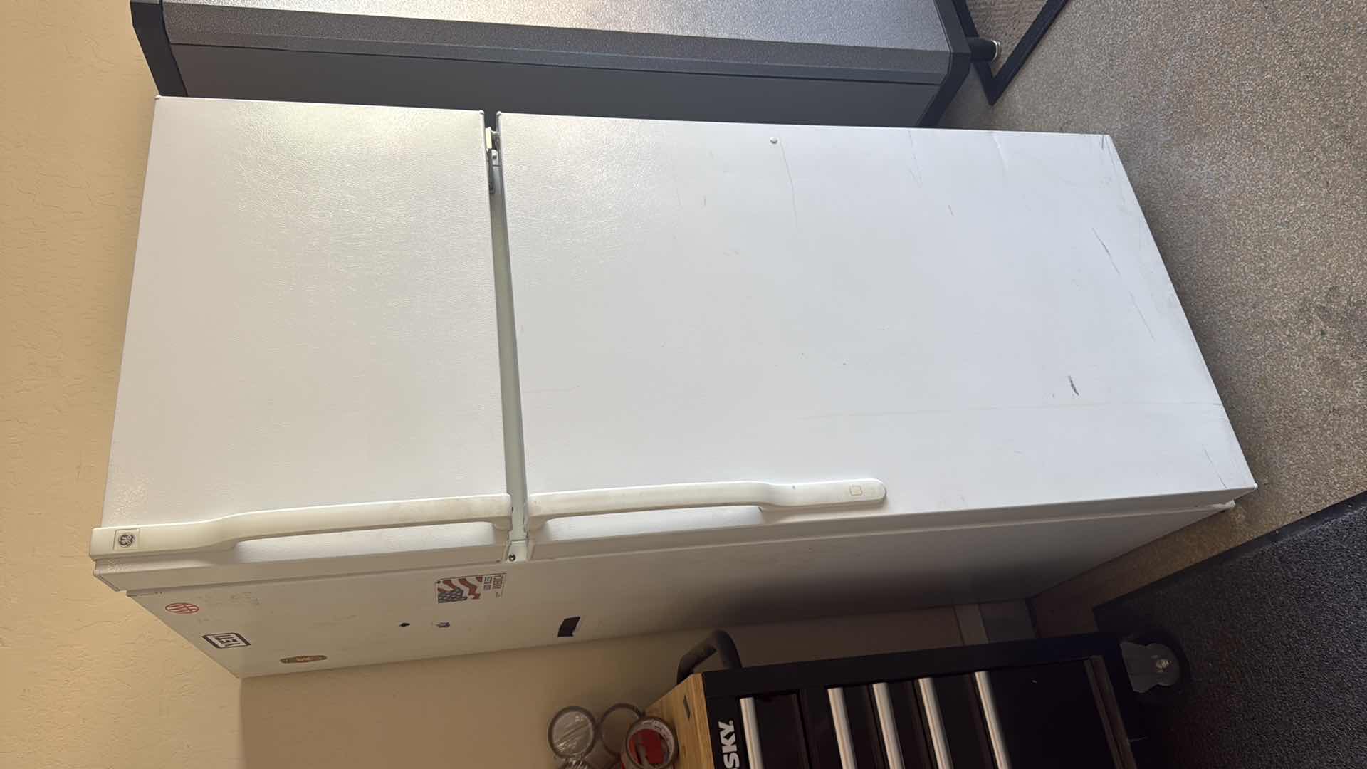 Photo 1 of WHITE GE TOP FREEZER REFRIGERATOR