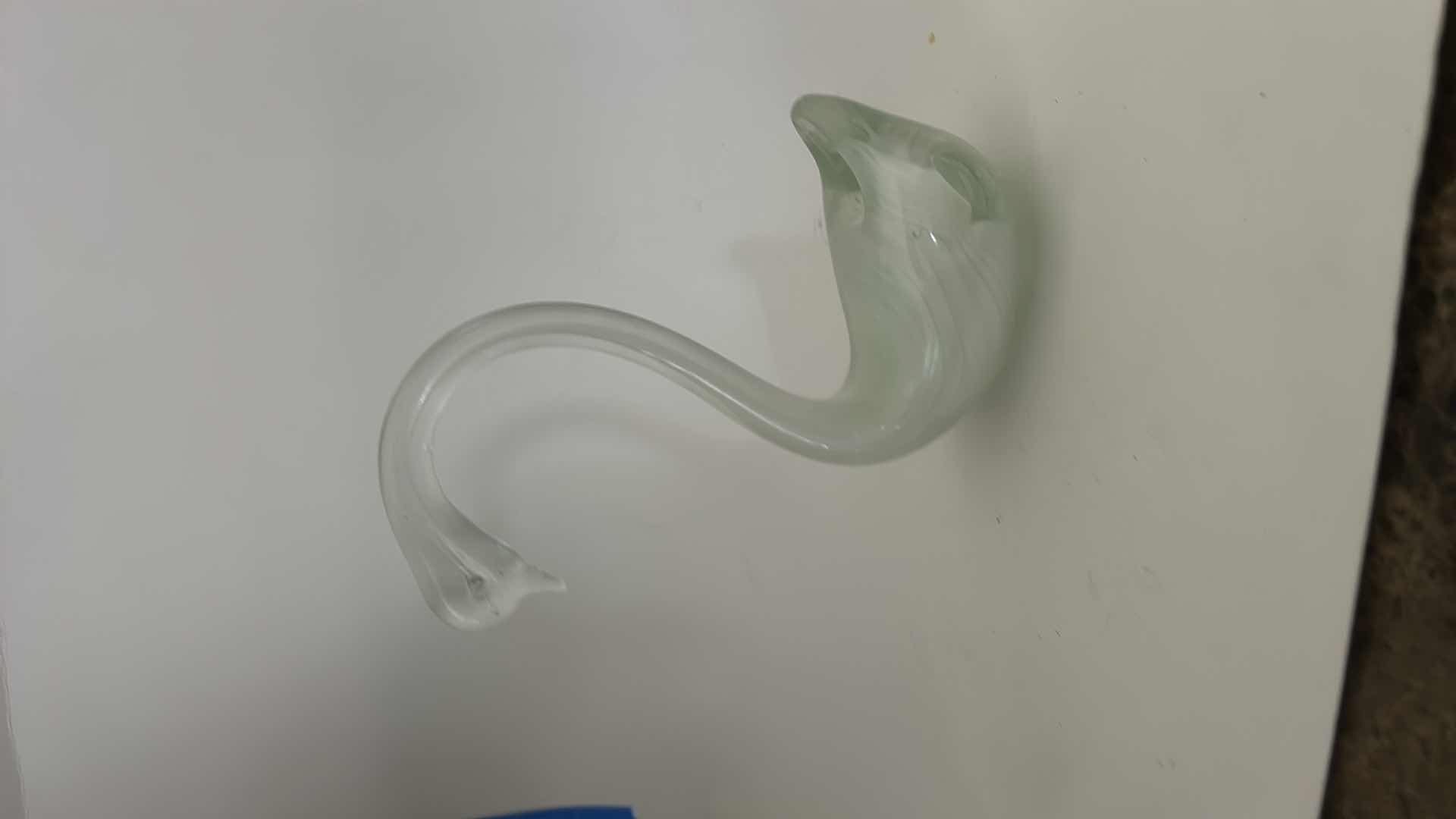 Photo 1 of HAND BLOWN GLASS SWAN H7”