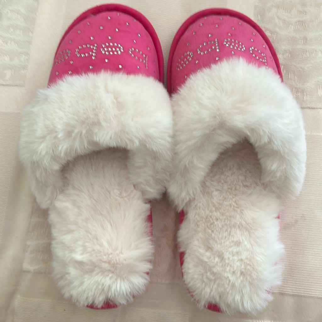 Photo 1 of 5- BEBE PLUSH SLIPPERS SIZE SMALL