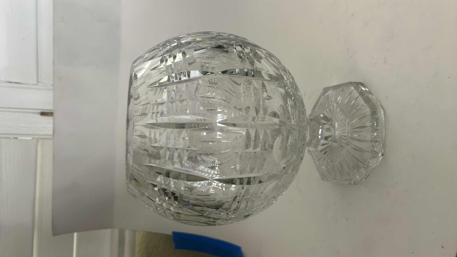 Photo 1 of VINTAGE AMERICAN BRILLIANT PERIOD (ABP) STYLE CUT CRYSTAL ROSE BOWL VASE FEATURING INTRICATE HAND-CUT GEOMETRIC AND STARBURST PATTERNS. H11”