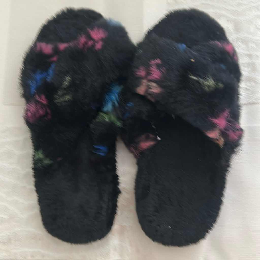 Photo 1 of 5- PLUSH SLIPPERS 3 SMALL 2 MED