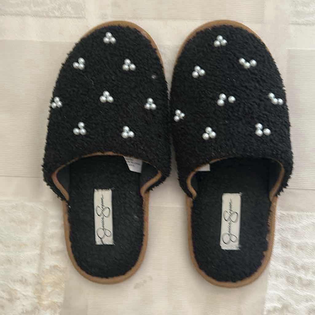 Photo 1 of 5- PLUSH JESSICA SIMPSON SLIPPERS 3 SMALL 2 MED