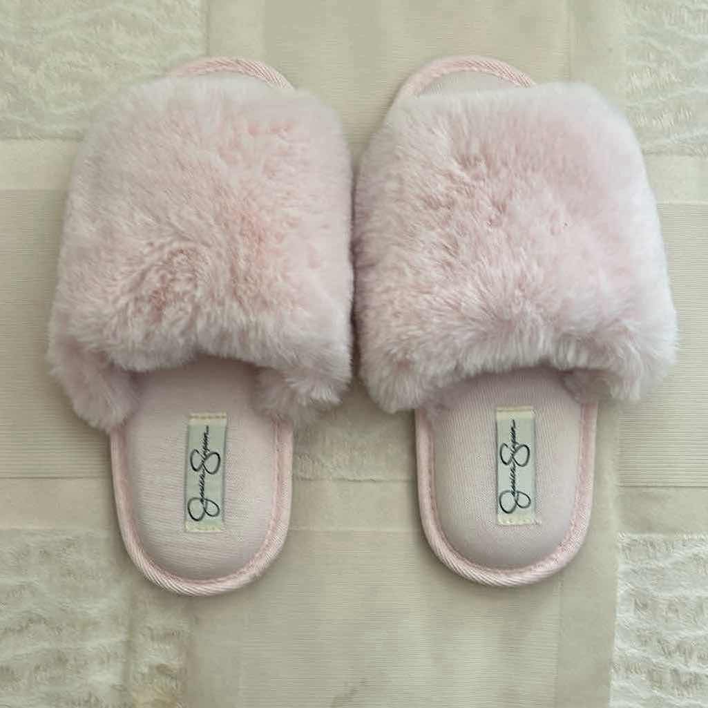 Photo 1 of 4- JESSICA SIMPSON PLUSH SLIPPERS 3 MED 1 SMALL
