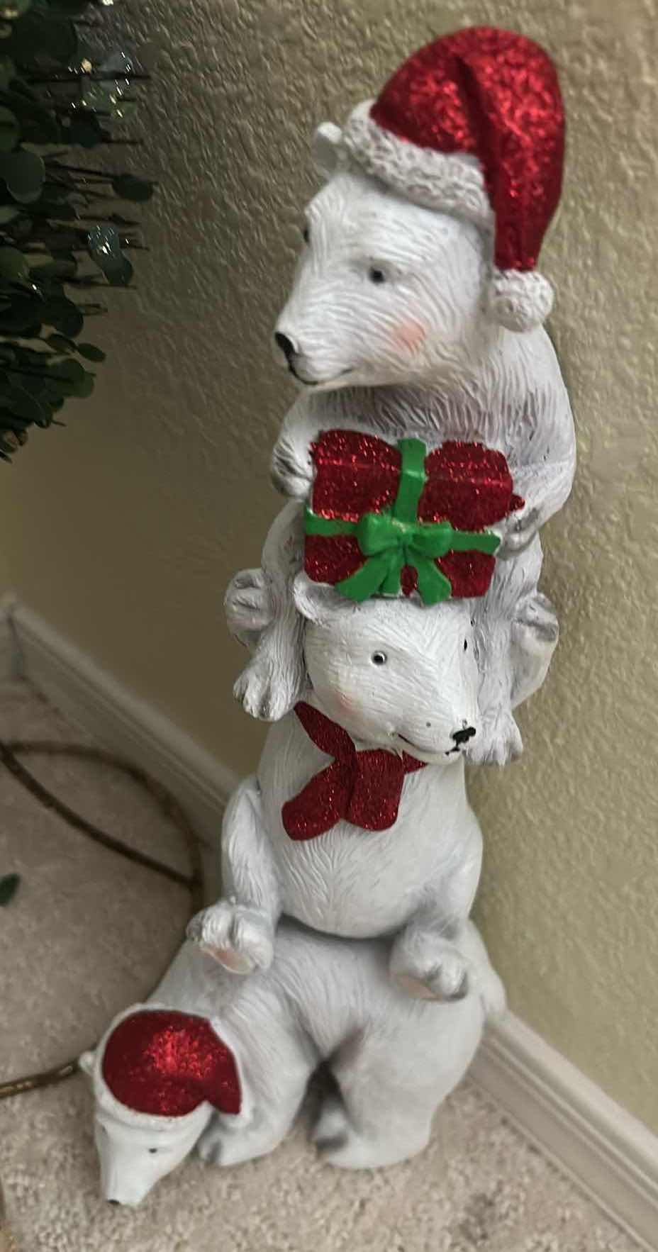Photo 1 of 4- CHRISTMAS DECORATIONS