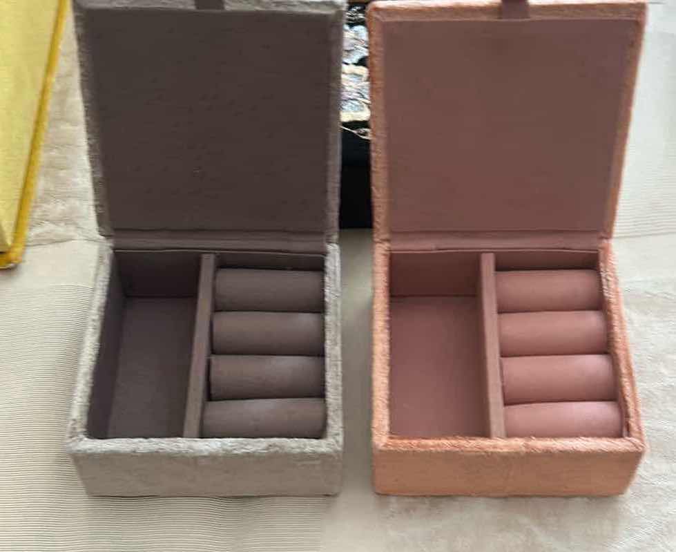 Photo 1 of 7- VELVET FABRIC JEWELRY BOXES