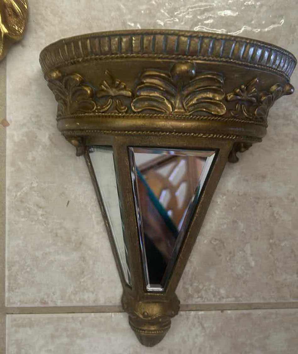 Photo 1 of 4- DECORATIVE WALL PLAQUES 28"