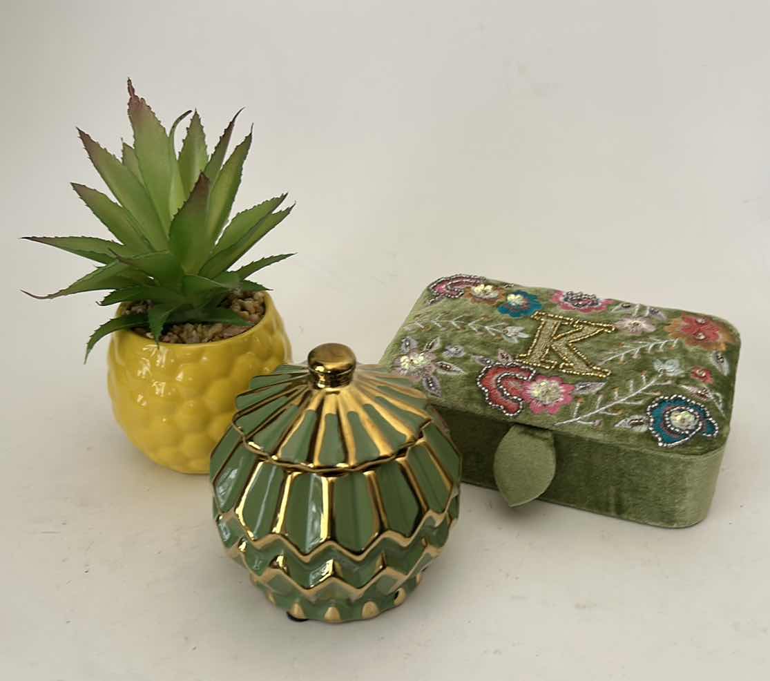 Photo 1 of 3 PC GREEN AND YELLOW HOME DECOR
