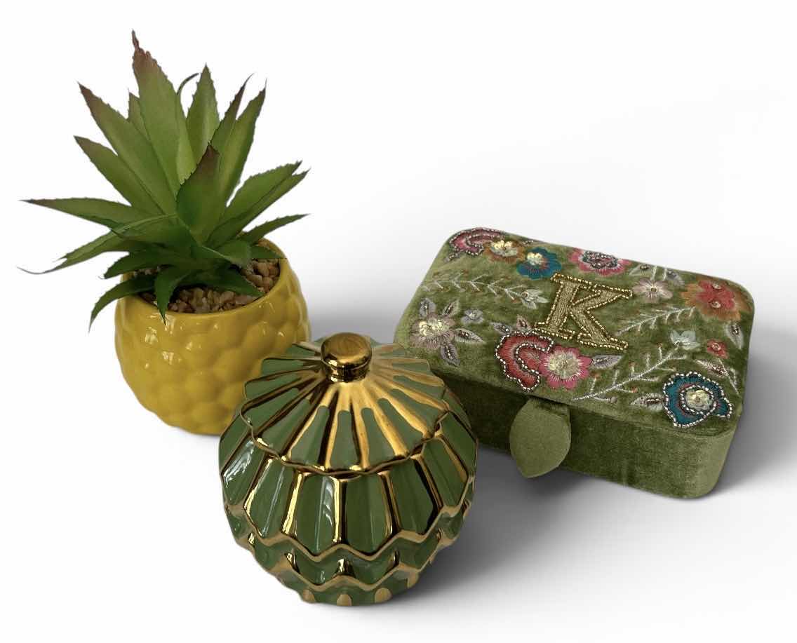 Photo 1 of 3 PC GREEN AND YELLOW HOME DECOR