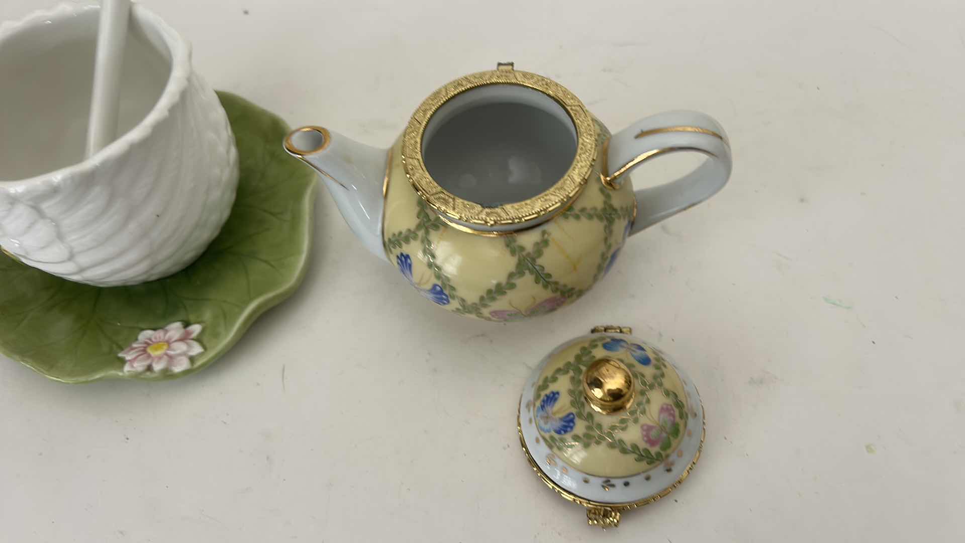 Photo 1 of SWAN AND LOTUS TEACUP/COFFEE CUP WITH SPOON AND MINI FORMALITIES TEAPOT