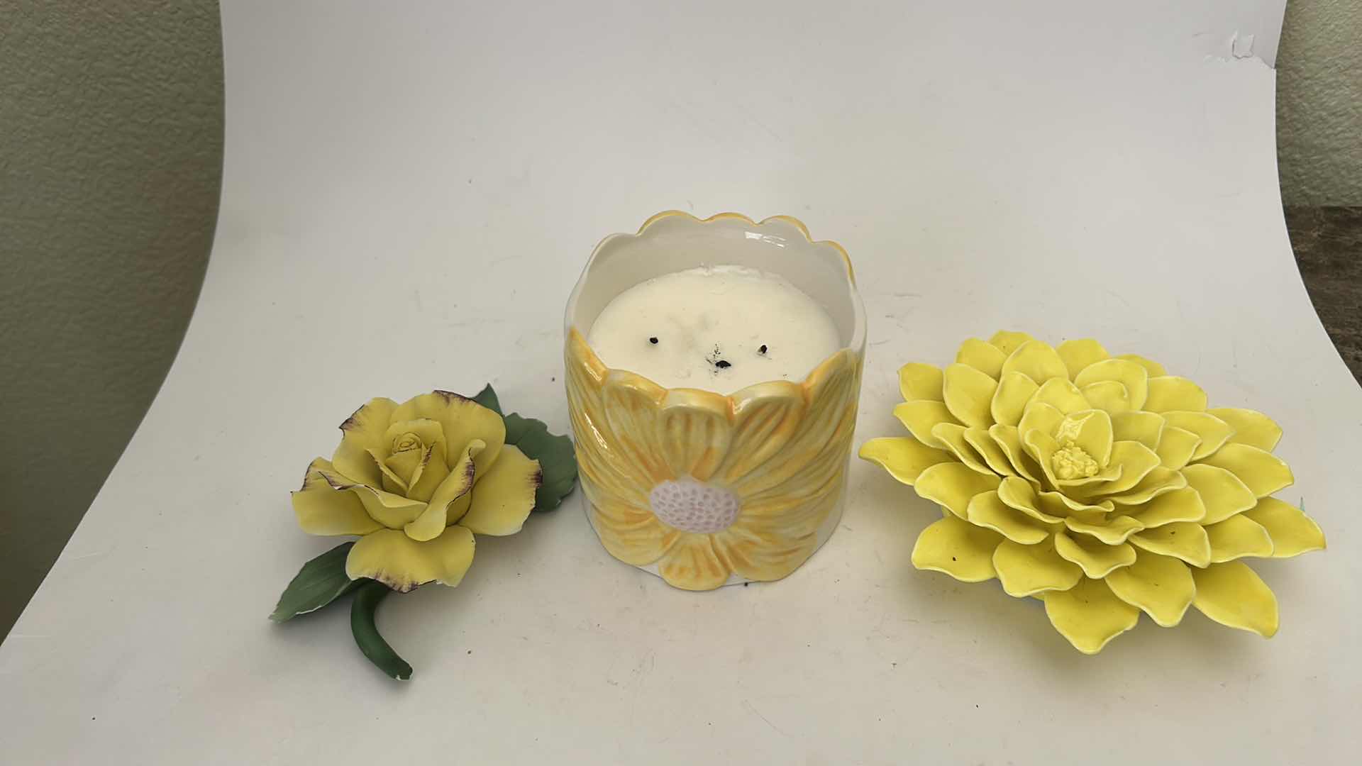 Photo 1 of 3 PC YELLOW FLOWER HOME DECOR