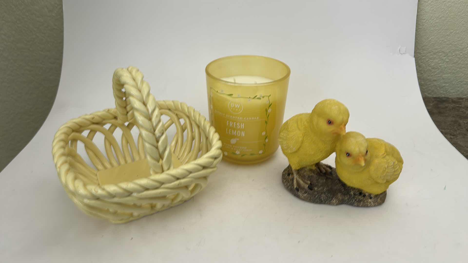 Photo 1 of 3 PC SPRINGTIME YELLOW DECOR