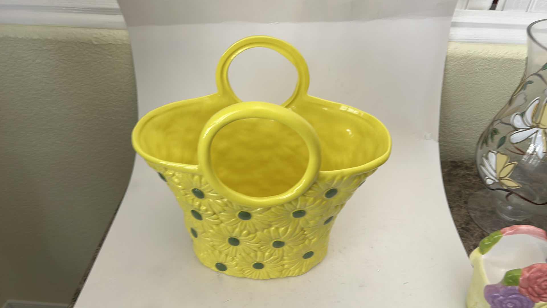 Photo 1 of 2 PC CERAMIC FLORAL DECOR (TALLEST H12”)
