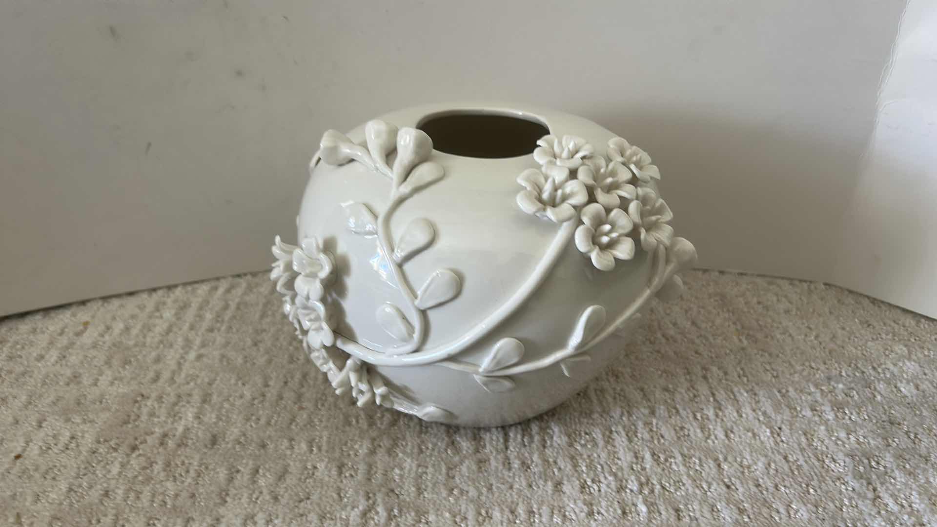 Photo 1 of 3D FLOWER CERAMIC POT, 7”