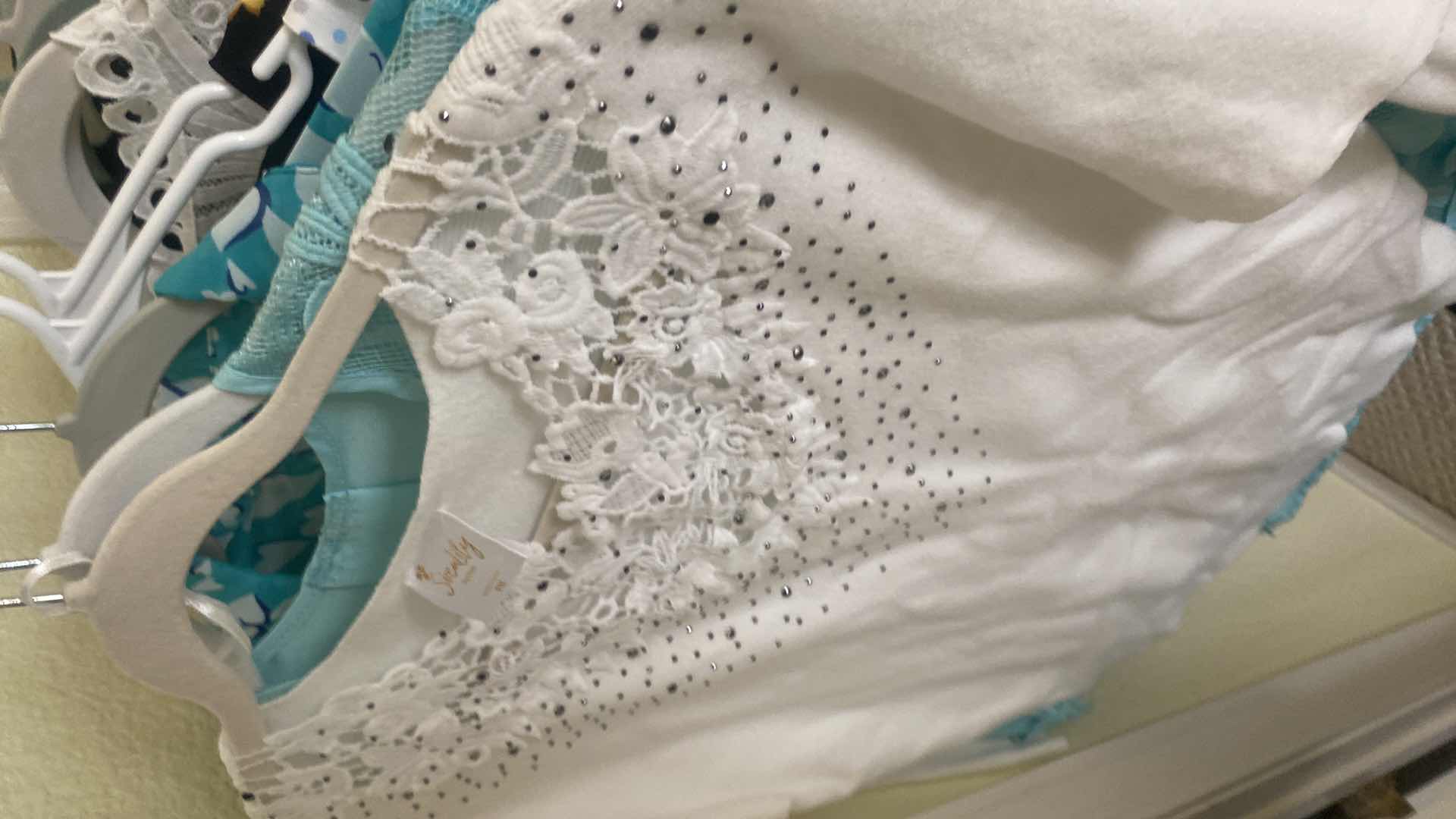 Photo 1 of 15-WOMENS TOPS SIZE MEDIUM & PETITE MEDIUM