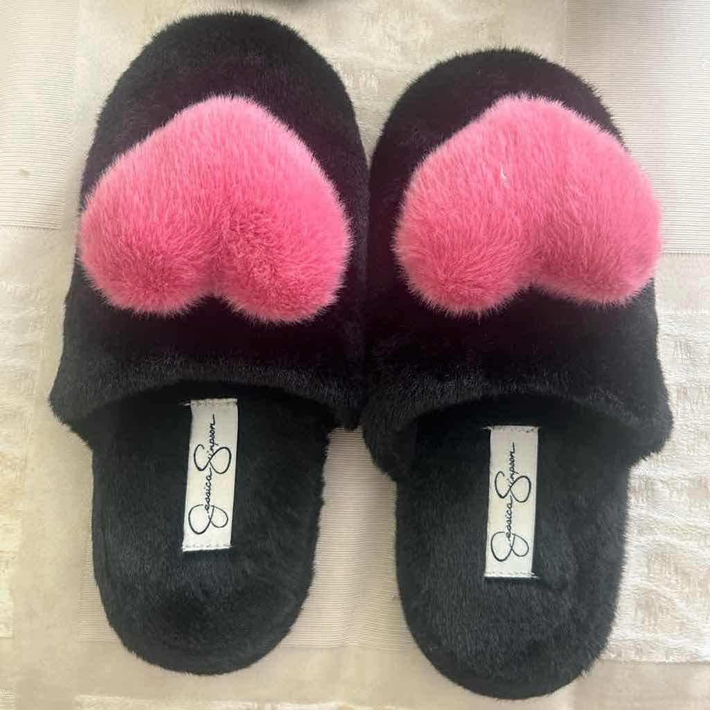 Photo 1 of 5- PLUSH JESSICA SIMPSON SLIPPERS SIZE 6-7