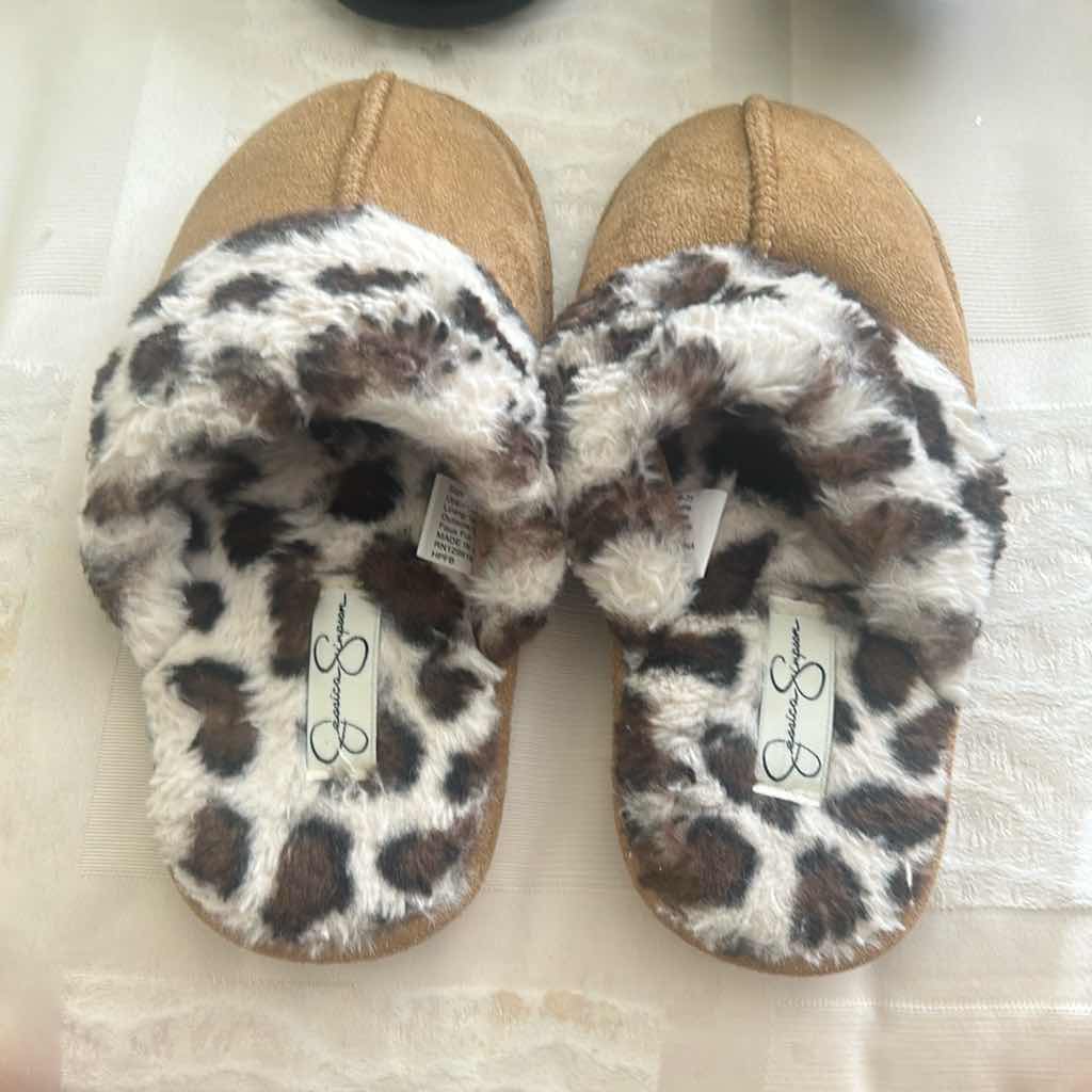 Photo 1 of 5- PLUSH JESSICA SIMPSON SLIPPERS SIZE 6-7